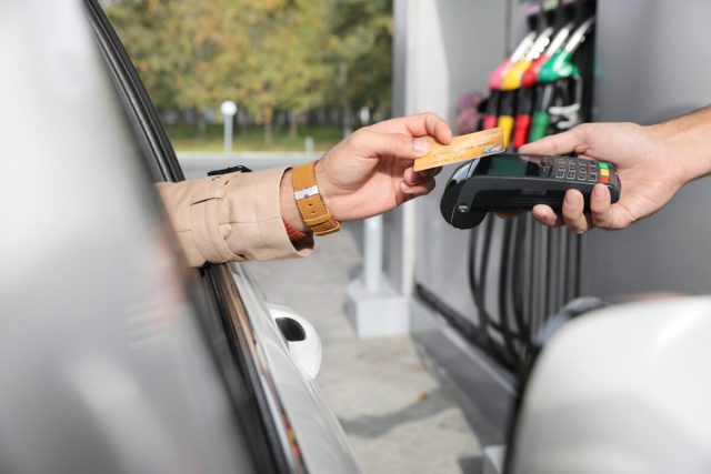 Drive Smarter, Spend Less: Navigating Credit Card Offers for Fuel Discounts